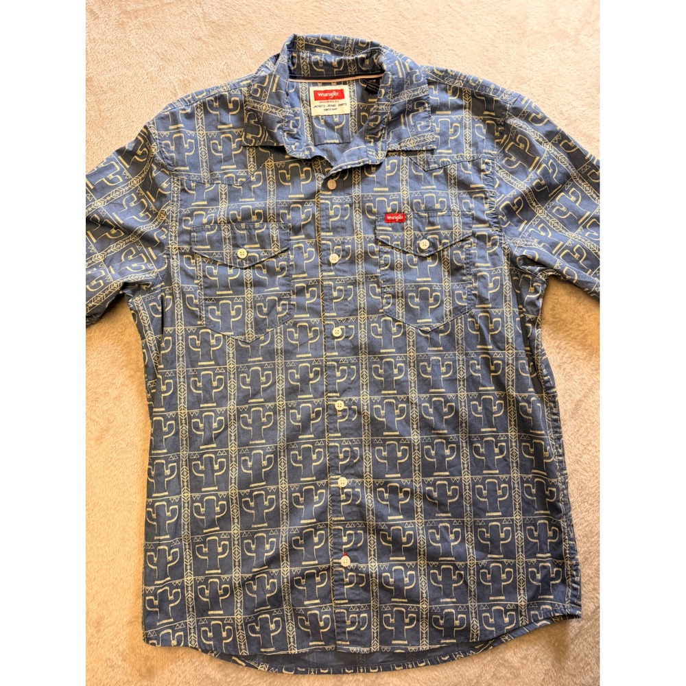 Wrangler Men's Medium Blue Cactus Print Short Sleeve Button Up
